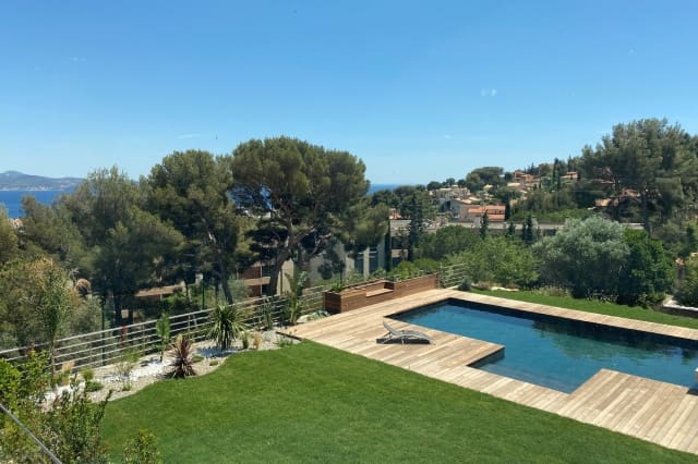 Agence M Com Marseille Sud Amenagement Paysage Aubagne Amenagement Exterieur piscine pose gazon jardin fleur