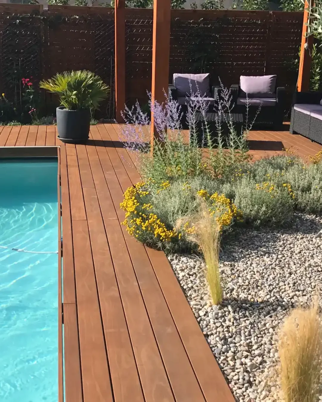 Agence M Com Marseille Sud Amenagement Paysage Aubagne Amenagement Exterieur piscine plage bois terrasse transat